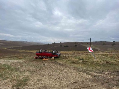 Amasya'da Otomobil Sarampole Yuvarlandi Açiklamasi 2 Yarali