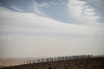 İsrail'de Lut Gölü'nün çekilmesine, çıplak modellerle dikkat çekildi Haberi