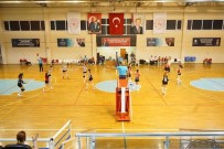 Voleybolda Ayvalik Kazandi