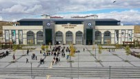 Bayburt Üniversitesi Spor Salonuna Milli Boksör Busenaz Sürmeli'nin Adi Verildi