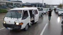 (Özel) Bursa'da Çalinti Araçla Polislerden Kaçan Süpheli 5 Araca Çarparak Durabildi