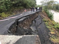Salipazari'nda Yol Çöktü