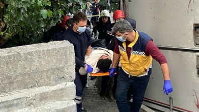 Şişli'de devrilen kamyonette can pazarı! Sürücü yaralandı