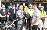 Vali Yazici'dan Motosiklet Sürücülerine Kask Hediyesi
