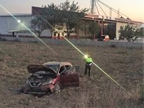 Bayan Sürücünün Kullandigi Otomobil Refüjü Asip Tarlaya Uçtu Açiklamasi 3 Yarali