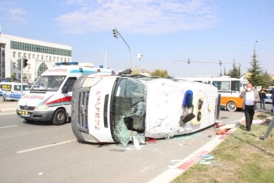 Karaman'daki Ambulans Kazasinda Yaralilardan 1'I Hayatini Kaybetti