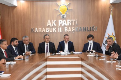 AK Partili Kandemir, IYI Parti Genel Baskani Aksener'e Yüklendi
