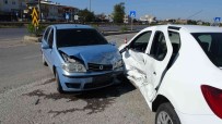 Manavgat'ta Trafik Kazasi Açiklamasi 1 Yarali