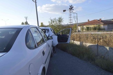 Tavsanli'da Trafik Kazasi Açiklamasi 2 Yarali