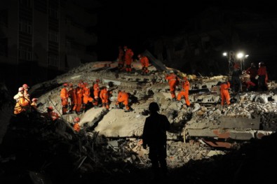 Acılar hala taze: Van'ı yıkıp geçen deprem felaketinin üstünden 10 yıl geçti
