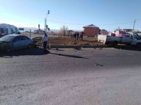 Bingöl'de Otomobil Ve Pikap Çarpisti Açiklamasi 2 Yarali