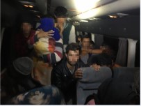 TEM'de Durdurulan Minibüsten 40 Düzensiz Göçmen Çikti