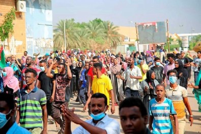 Sudan'da OHAL'i reddeden iktidar ortağı, halkı süresiz sivil itaatsizliğe çağırdı