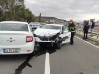 Otomobil Ayni Yolda 2 Araca Çarpti Açiklamasi 2 Yarali
