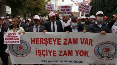Belediye Başkanı geldi ama grev yapan işçileri dinlemeden gitti