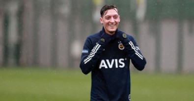 Fenerbahçe antrenmanında dikkat çeken Mesut Özil detayı! Eleştiri oklarının hedefindeydi...