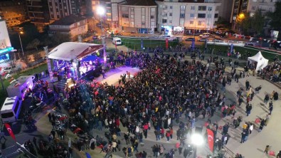 Arnavutköy'de Cumhuriyet Bayrami Murat Kekilli Konseriyle Kutlandi