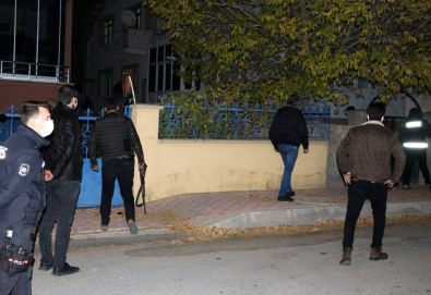 Balkondan Rastgele Ates Açan Alkollü Sahis, Polisin Operasyonuyla Etkisiz Hale Getirildi
