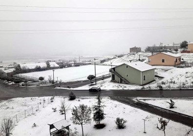 Bayburt'un Yüksek Kesimlerinde Kar Yagisi Zemini Beyaza Bürüdü