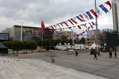 Büyük hazırlık: Dünyanın gözü İstanbul'da, AKM açılışa hazırlanıyor
