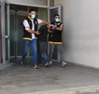 Çaldiklari Otomobille Kaza Yapinca Parçalarini Söküp Aldilar