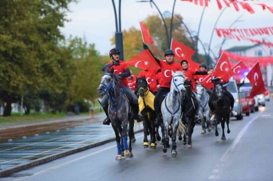 Cumhuriyet Bayrami'nda Atli Kortej Renkli Görüntülere Sahne Oldu