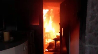 Emekli Generalin Iki Evini Atese Verip Itfaiye Ekiplerine Zorluk Çikardilar