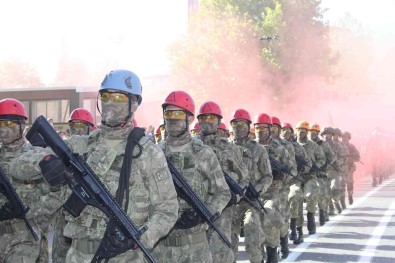 Isparta'da Yetisen Komandolara Geçit Töreninde Büyük Ilgi