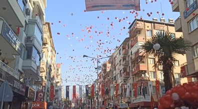 Izmir'de Cumhuriyet Coskusu Açiklamasi 5 Bin Balon Ayni Anda Gökyüzüne Birakildi