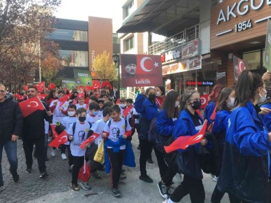 Miniklerden Cumhuriyet Bayrami Yürüyüsü