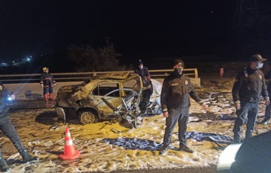 Ankara'da Üst Geçidin Ayagina Çarpip Yanan Otomobilin Sürücüsü Hayatini Kaybetti