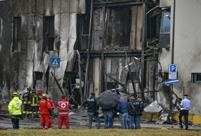 Italya'da Uçak Düstü Açiklamasi 8 Ölü