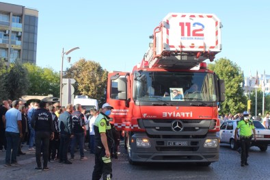 Manisa'da Genç Itfaiyeci Son Yolculuguna Itfaiye Araciyla Gitti