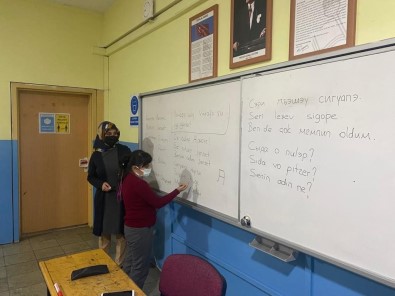 10 Ögrenci Çerkezce Dilini Seçti