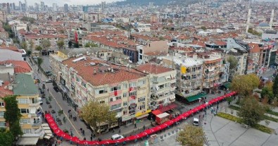 98 metrelik Türk Bayrağı ile yürüdüler