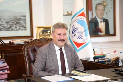Baskan Palancioglu ERÜ Bilim Insanlarini Tebrik Etti