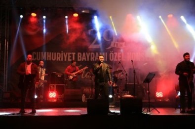 Bayrampasa'da Cumhuriyetin 98. Yili Koliva Konseriyle Kutlandi