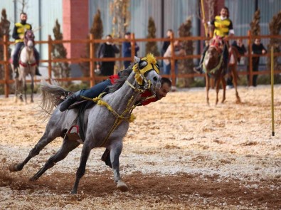 Cumhuriyet Bayrami Atli Cirit Gösterileri Nefesleri Kesti