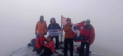 Cumhuriyet Bayrami'nda Berit Dagi'na Zirve Tirmanisi Gerçeklestirdiler