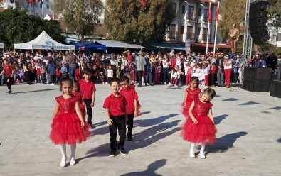 Datça'da 29 Ekim Cumhuriyet Bayrami Coskuyla Kutlandi