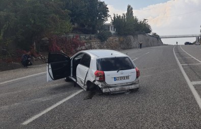 Iki Otomobil Çarpisti Açiklamasi 2 Yarali