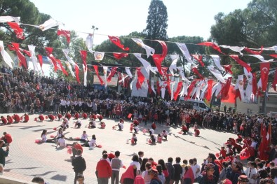 Kuyucak'ta '29 Ekim Cumhuriyet Bayrami' Coskuyla Kutlandi