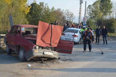 Tokat'ta Iki Otomobil Çarpisti Açiklamasi 5 Yarali