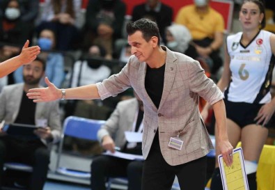 Vakifbank, Nilüfer Belediyespor'a Set Vermedi