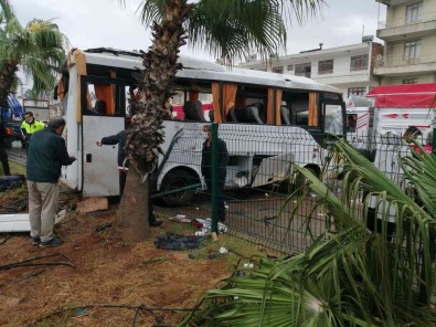 Antalya'da Turistleri Tasiyan Midibüs Takla Atti Açiklamasi 2'Si Çocuk 8 Rus Turist Yaralandi
