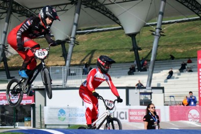 BMX Supercross Dünya Kupasi'nda Son Tur Heyecani