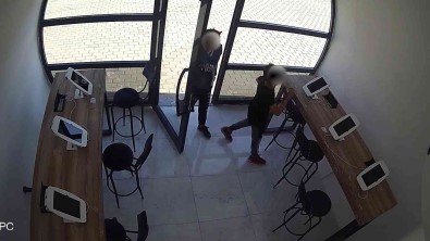 Dijital Kütüphaneden Tablet Çalan 2 Çocuk Özel Yazilim Sayesinde Yakalandi