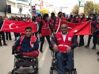 Elazig'da Kizilay Haftasi Yürüyüsü