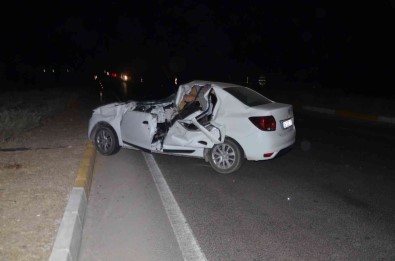 Konya'da Otomobil Ile Traktör Çarpisti Açiklamasi 2 Yarali