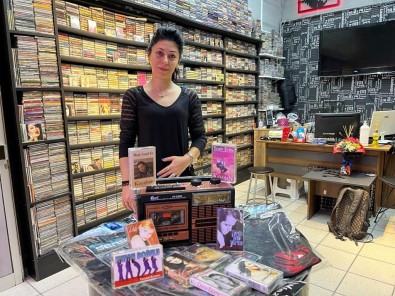Müzik Kasetlerine Meraklilarinin Talebi Devam Ediyor